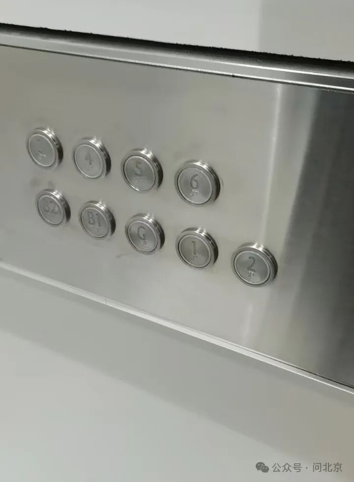 DƬ